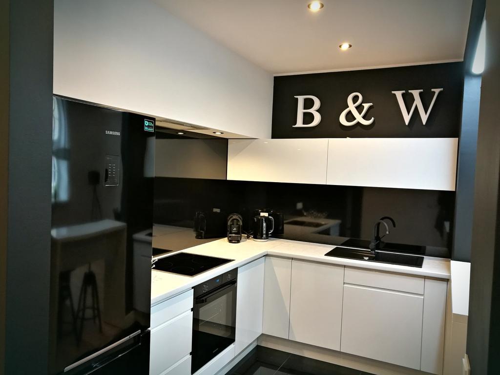 Black&White Apartment- Wierzbowa 5 Poznań Buitenkant foto