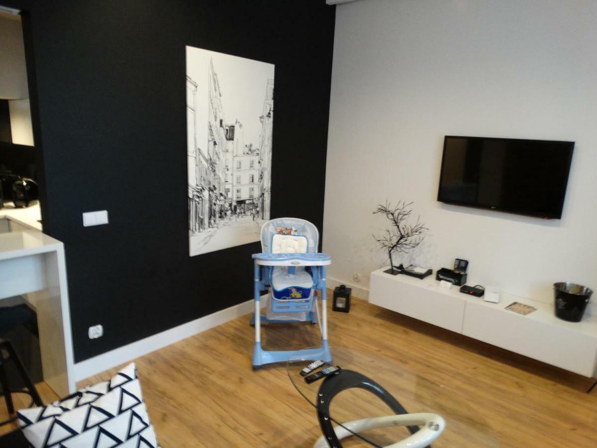 Black&White Apartment- Wierzbowa 5 Poznań Buitenkant foto